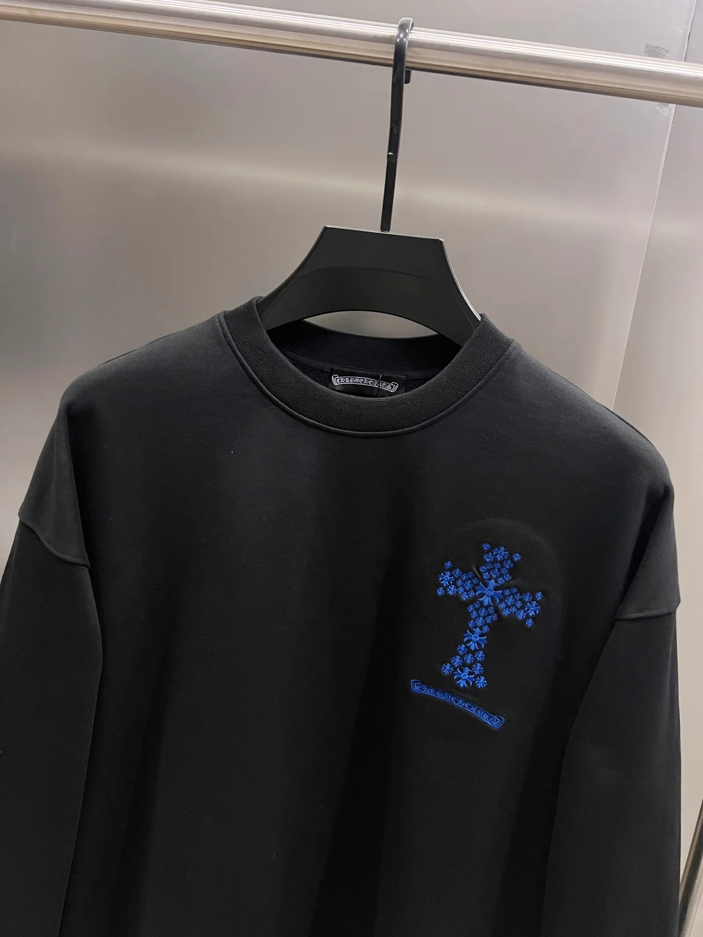 🅿️290 CH Crow 2025 autumn and winter new round neck long-sleeved sweatshirt, horseshoe Sanskrit letters + cross three-dimensional embroidery process, the real thing is great🔥Same style for men and women, loose version, size S M L XL XXL five sizes black white